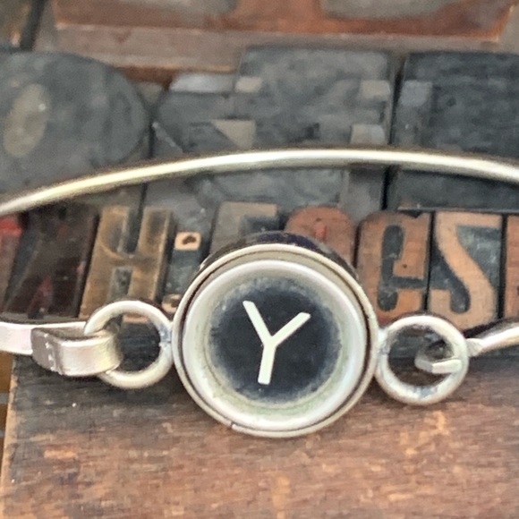 Off white I typewriter key bracelet - Picture 2 of 5